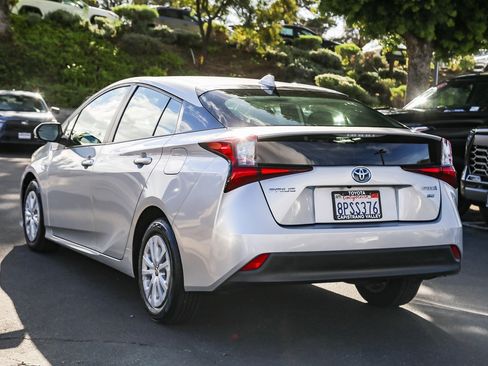 Certified 2020 Toyota Prius L Eco image 6