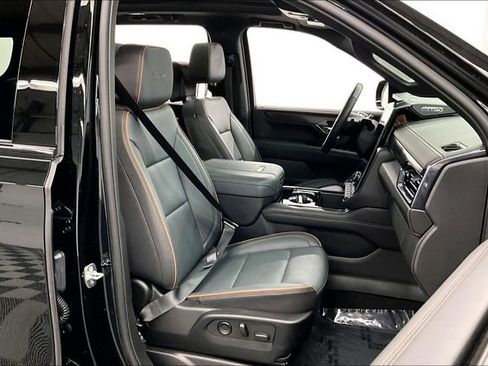 Used 2025 GMC Yukon XL AT4 w/ AT4 Premium Plus Package image 8