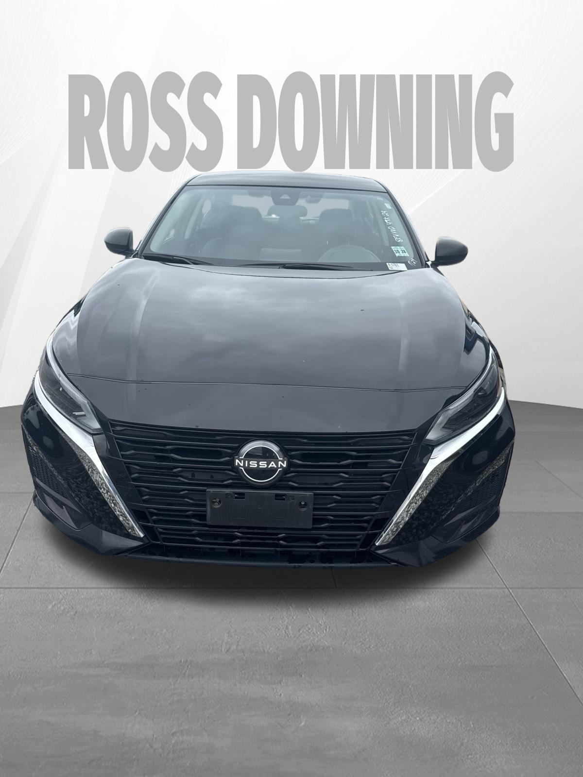 Used 2024 Nissan Altima 2.5 SV FWD image 2