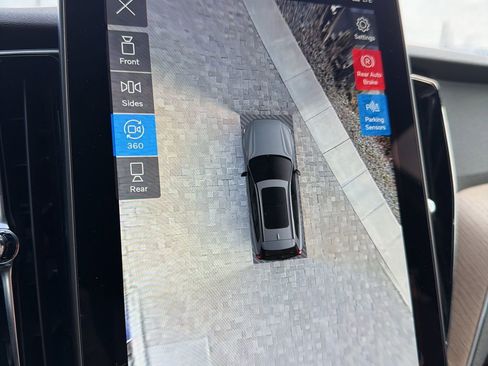 New 2026 Volvo XC60 B5 Plus w/ Protection Package Premier image 38