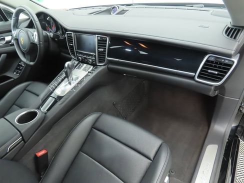 Used 2016 Porsche Panamera 4 image 17