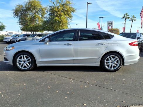 Used 2016 Ford Fusion SE image 2