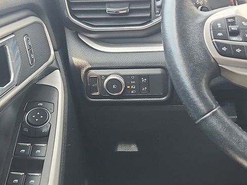 Used 2020 Ford Explorer XLT w/ Equipment Group 202A AWD/4WD image 13