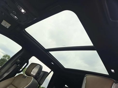 Used 2025 GMC Yukon Denali Ultimate AWD/4WD image 6