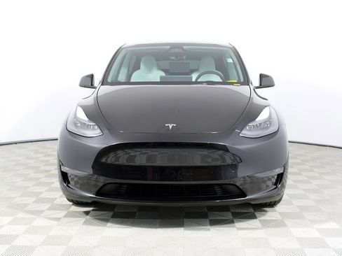 Used 2024 Tesla Model Y Performance image 2
