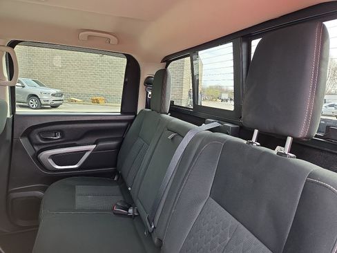 Used 2017 Nissan Titan SV image 10