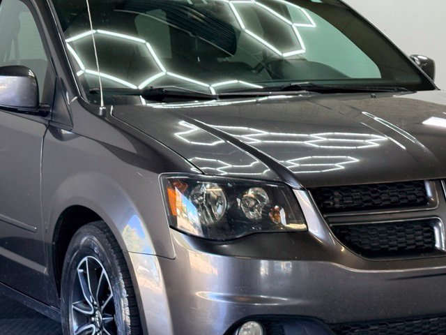 Used 2017 Dodge Grand Caravan GT FWD image 2
