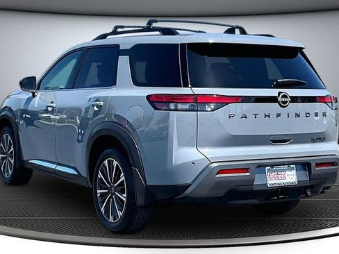 New 2026 Nissan Pathfinder Platinum w/ Accent Package FWD image 3