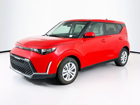 Used 2024 Kia Soul LX FWD image 3
