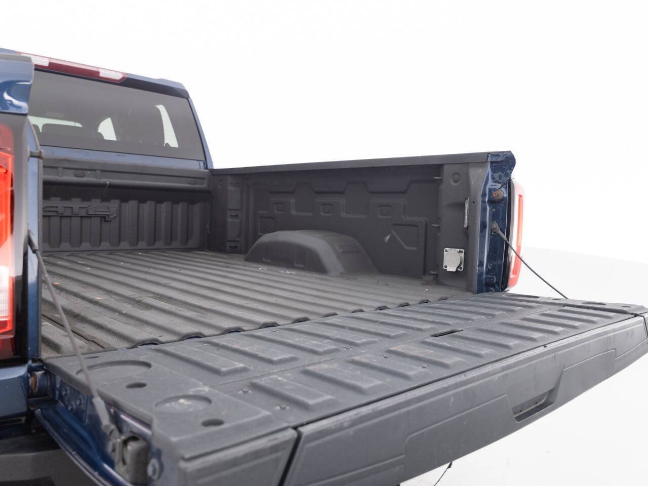 Used 2022 GMC Sierra 3500 AT4 w/ Snow Plow Prep/Camper Package AWD/4WD image 42