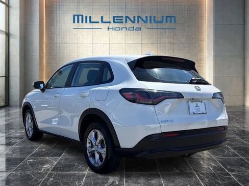 Used 2023 Honda HR-V LX image 3