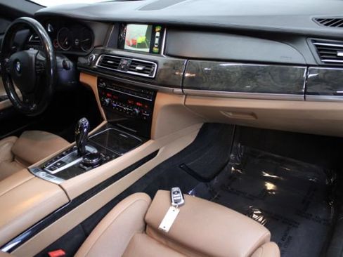 Used 2015 BMW 750Li xDrive AWD/4WD image 32