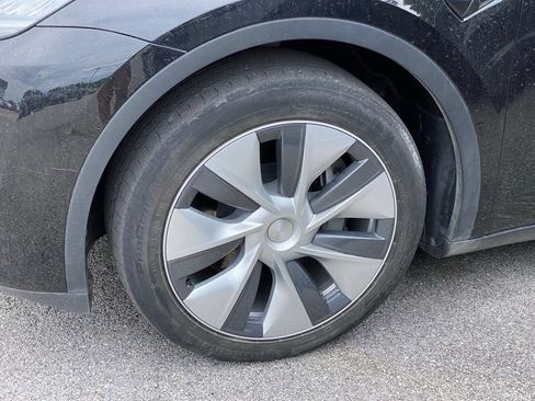 Used 2023 Tesla Model Y Long Range AWD/4WD image 5