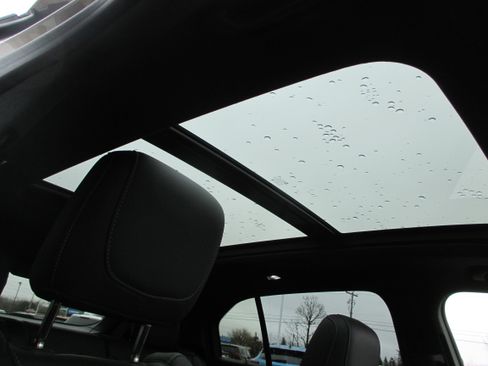 Used 2020 Cadillac XT4 Premium Luxury w/ Cold Weather Package image 19