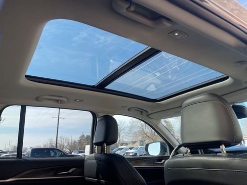 Certified 2024 Jeep Grand Cherokee Limited image 11