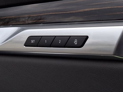 Used 2025 Cadillac Escalade Premium Luxury image 29