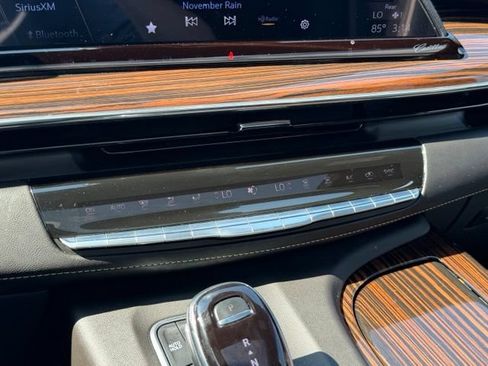 Used 2023 Cadillac Escalade Premium Luxury AWD/4WD image 12