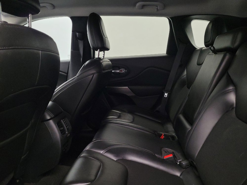 Used 2020 Jeep Cherokee Latitude Plus FWD image 18