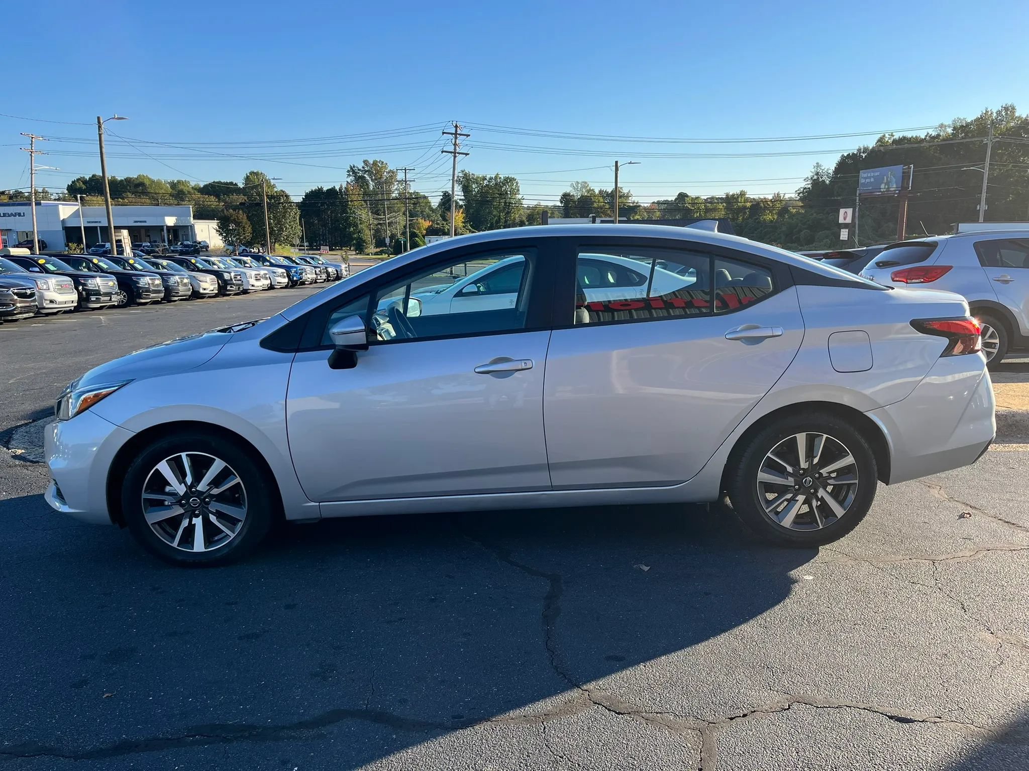 Used 2021 Nissan Versa SV FWD image 4