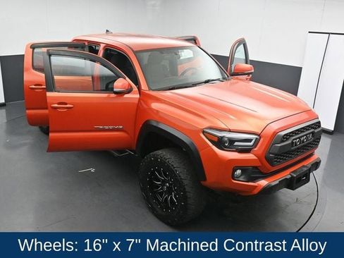 Used 2017 Toyota Tacoma TRD Off-Road w/ Tow Package (A/T) image 29