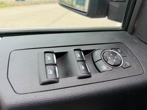 Used 2019 Ford F150 Platinum w/ Equipment Group 701A Luxury AWD/4WD image 17