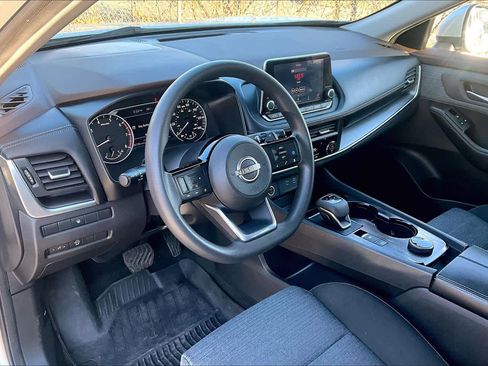 Used 2023 Nissan Rogue SV image 16