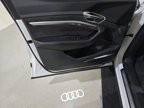 Used 2019 Audi e-tron Prestige w/ Prestige Package image 11