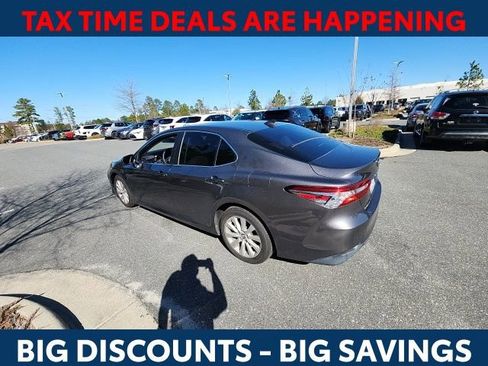 Used 2019 Toyota Camry LE image 8