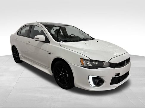 Used 2017 Mitsubishi Lancer ES image 3