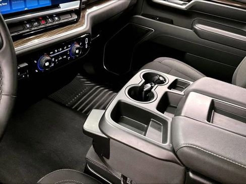 Used 2025 Chevrolet Silverado 2500 LT w/ Convenience Package image 17