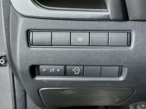 Used 2023 Nissan Rogue SV image 16