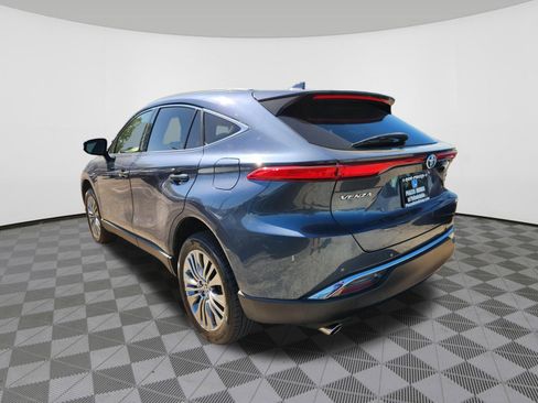 Used 2022 Toyota Venza XLE AWD/4WD image 3