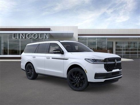 New 2026 Lincoln Navigator Reserve w/ Jet Appearance Package image 7