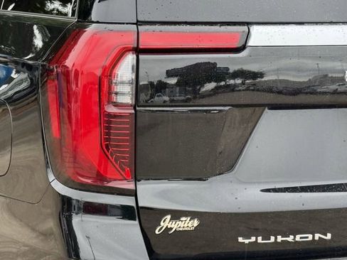 Used 2025 GMC Yukon XL Denali AWD/4WD image 7