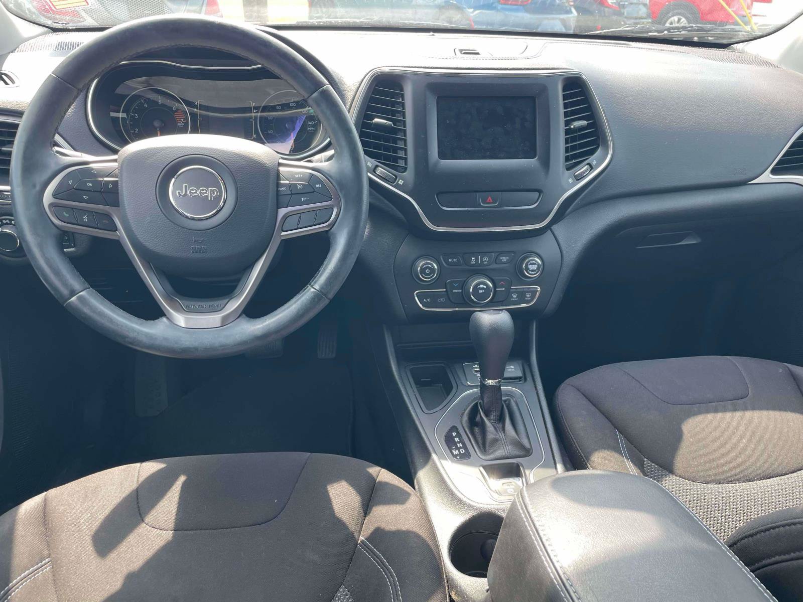 Used 2020 Jeep Cherokee Latitude w/ Cold Weather Group FWD image 15