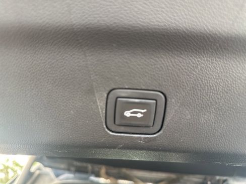 Used 2023 Chevrolet Tahoe LT image 16