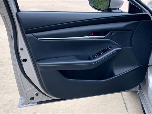 Used 2023 MAZDA MAZDA3 s image 21