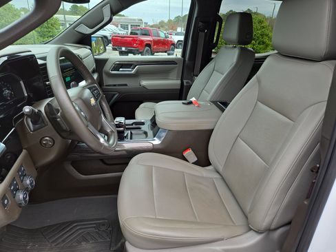 Used 2023 Chevrolet Silverado 1500 LTZ image 19