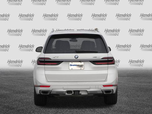 Certified 2025 BMW X7 xDrive40i image 8