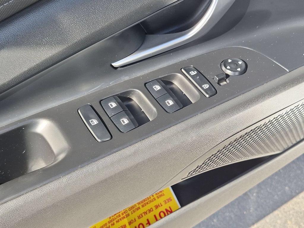 Used 2025 Hyundai Elantra SEL FWD image 13