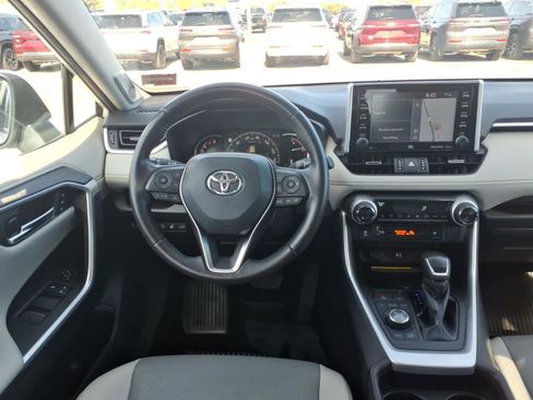 Used 2019 Toyota RAV4 Limited AWD/4WD image 9