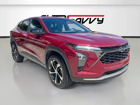 Used 2025 Chevrolet Trax RS w/ Driver Confidence Package FWD image 1