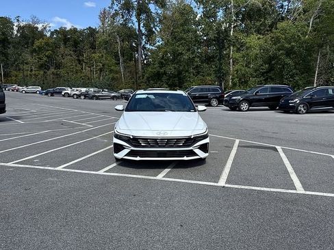 New 2025 Hyundai Elantra Limited w/ Cargo Package FWD image 11