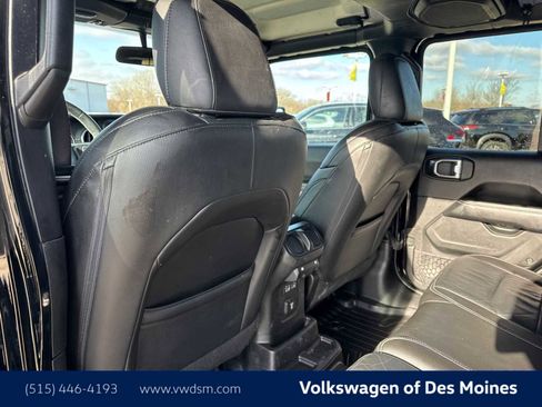 Used 2018 Jeep Wrangler Unlimited Sahara AWD/4WD image 14