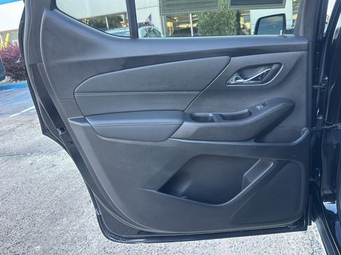 Used 2023 Chevrolet Traverse LT FWD image 24