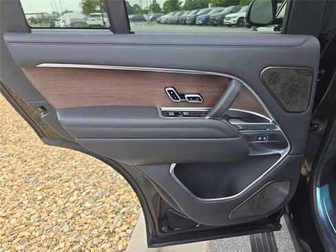 Used 2025 Land Rover Range Rover Autobiography AWD/4WD image 14