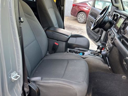 Used 2022 Jeep Gladiator Sport image 35