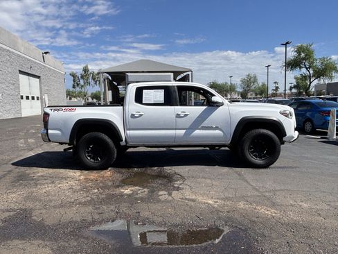 Used 2020 Toyota Tacoma TRD Off-Road AWD/4WD image 2