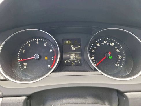 Used 2015 Volkswagen Jetta Sport FWD image 32