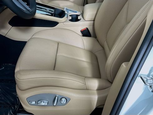 Certified 2026 Porsche Macan AWD/4WD image 22